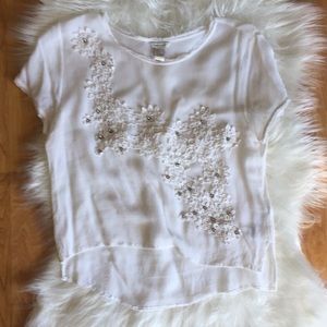 White flower detail top